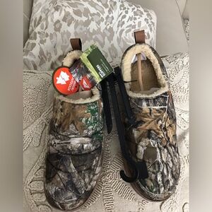 Pair Men’s Bedroom Slippers, indoor/outdoor